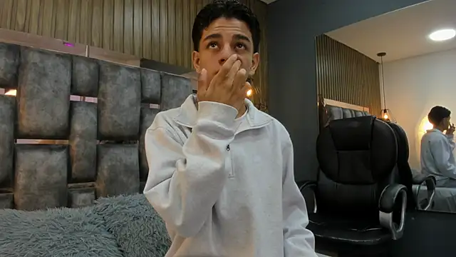 Snapshot of owen__johnson chatting on 02/25/26, 12:15 owen johnson online show from 02/25/26, 12:15