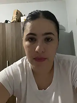 Snapshot of IvettSt_ chatting on 08/04/26, 03:21 IvettSt online show from 08/04/26, 03:21