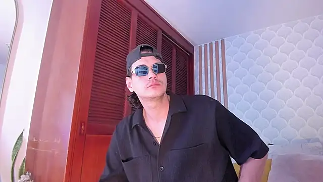 Snapshot of Cristian_blaze chatting on 02/15/26, 09:19 Cristian blaze online show from 02/15/26, 09:19