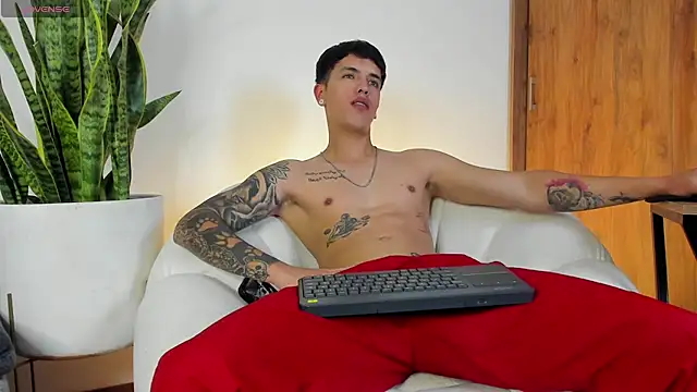 sebas  w01 online show from 11/18/25, 01:55