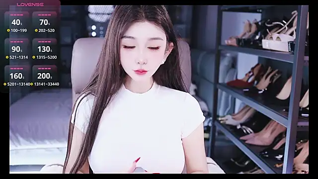 Snapshot of kelariy chatting on 10/14/25, 02:07 kelariy online show from 10/14/25, 02:07