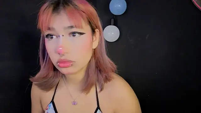 Snapshot of zoelight18 chatting on 10/02/25, 09:38 zoelight18 online show from 10/02/25, 09:38