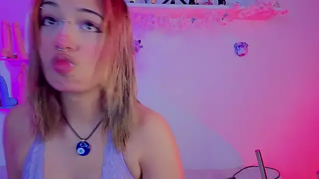 Snapshot of zoelight18 chatting on 12/03/25, 07:12 zoelight18 online show from 12/03/25, 07:12