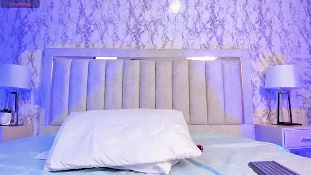 AlaiaMoretti online show from 10/26/25, 05:35