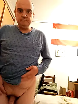 Snapshot of geli45 chatting on 10/06/25, 09:34 geli45 online show from 10/06/25, 09:34