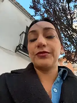 Ninabigtitied online show from 11/21/25, 04:27