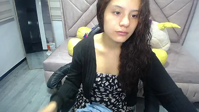 Snapshot of Velvet_Moon_V chatting on 09/25/25, 01:04 Velvet Moon V online show from 09/25/25, 01:04