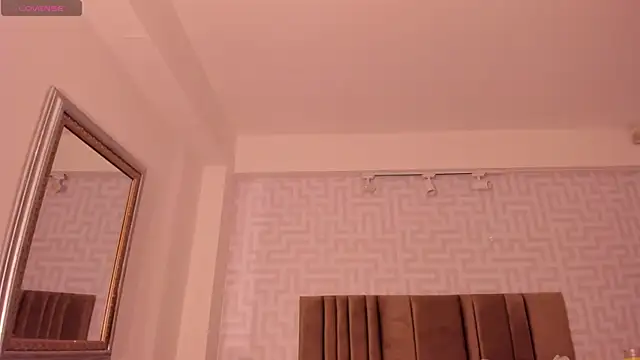 naishaa  online show from 02/16/26, 06:48