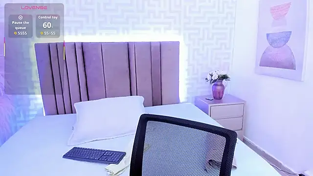 naishaa  online show from 03/24/26, 06:35