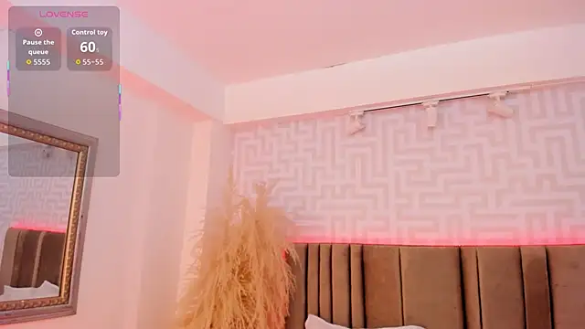 Snapshot of naishaa_ chatting on 05/15/26, 06:26 naishaa online show from 05/15/26, 06:26