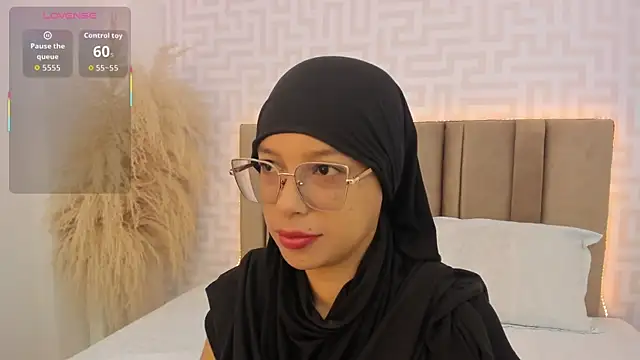 Snapshot of naishaa_ chatting on 05/21/26, 06:37 naishaa online show from 05/21/26, 06:37