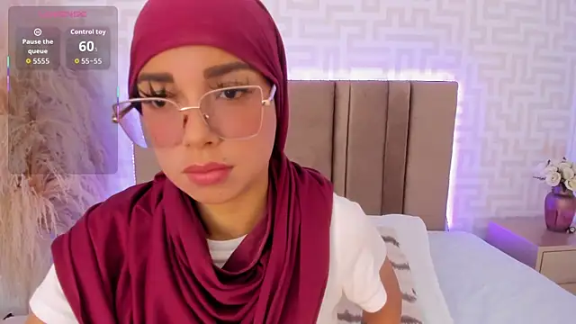 Snapshot of naishaa_ chatting on 07/11/26, 05:48 naishaa online show from 07/11/26, 05:48