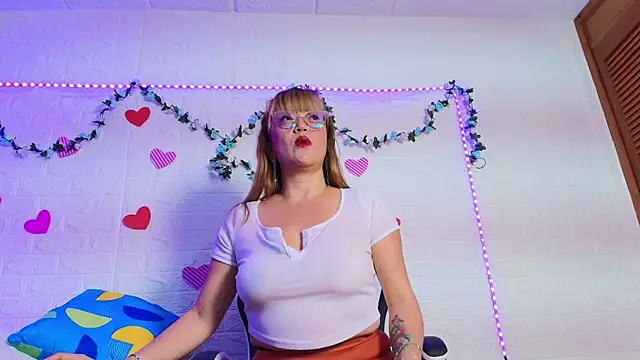 naomi diamond  online show from 10/23/25, 11:09