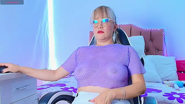 naomi diamond  online show from 04/21/26, 03:28