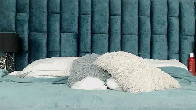 Emma Foxi online show from 11/18/25, 08:46