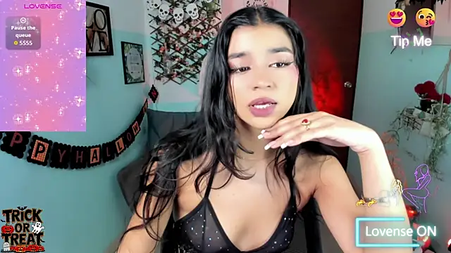 Elsa Pataky online show from 10/31/25, 02:18