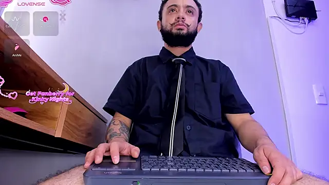 Noah devil  online show from 12/19/25, 03:35