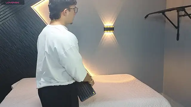 Horny nick18 online show from 03/09/26, 01:37