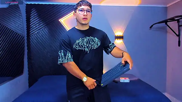 Horny nick18 online show from 03/13/26, 11:39