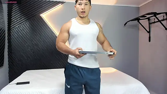 Horny nick18 online show from 03/20/26, 02:00