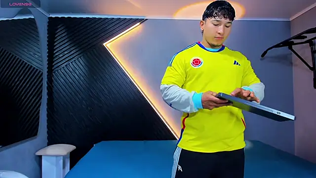 Horny nick18 online show from 04/11/26, 10:30