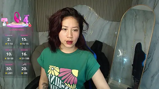 valentina r  online show from 12/22/25, 03:14