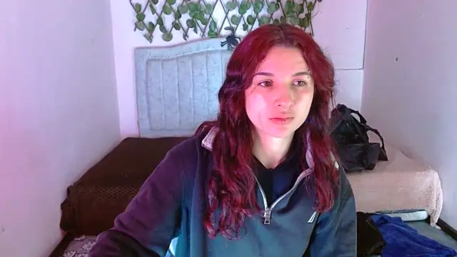 Snapshot of katalinathxandbritney1 chatting on 12/17/25, 02:28 katalinathxandbritney1 online show from 12/17/25, 02:28