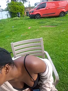 SweetHoney21  online show from 12/18/25, 05:35