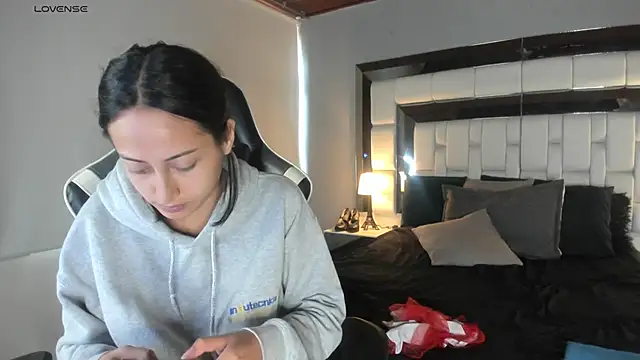 Adhara7 online show from 09/16/25, 07:15