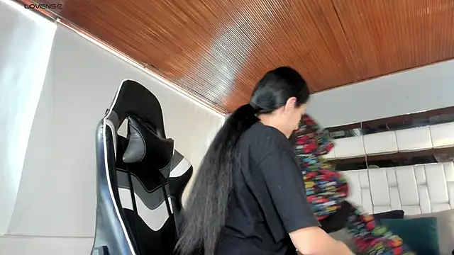 Adhara7 online show from 10/15/25, 08:20