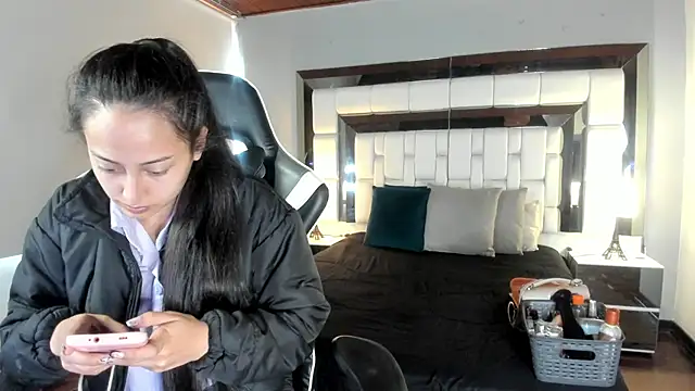 Adhara7 online show from 10/21/25, 06:30