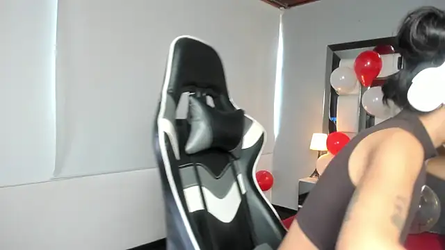 Adhara7 online show from 12/16/25, 07:41