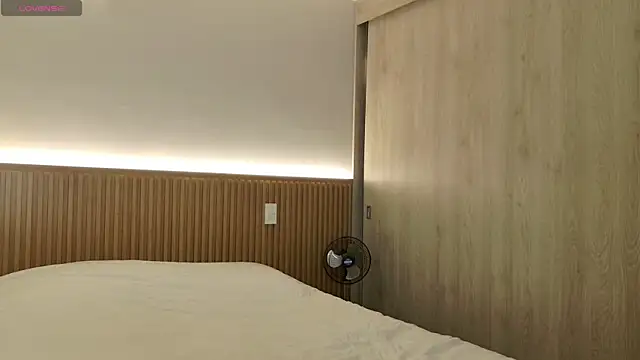 karinasantos  online show from 09/11/25, 01:00