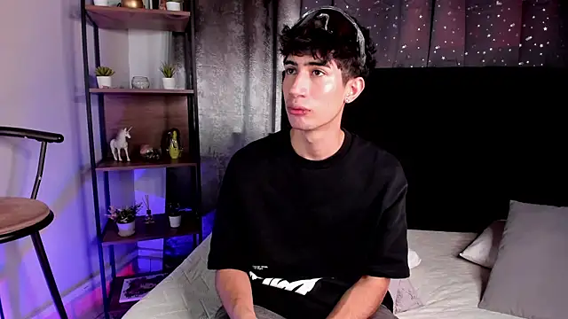 MartinnaGreco online show from 10/30/25, 05:24