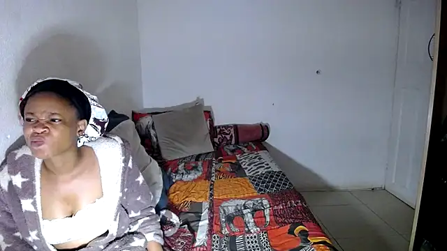 Snapshot of EbonyEssence chatting on 04/11/26, 04:28 EbonyEssence online show from 04/11/26, 04:28