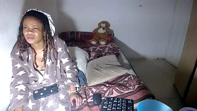 Snapshot of EbonyEssence chatting on 04/15/26, 07:58 EbonyEssence online show from 04/15/26, 07:58