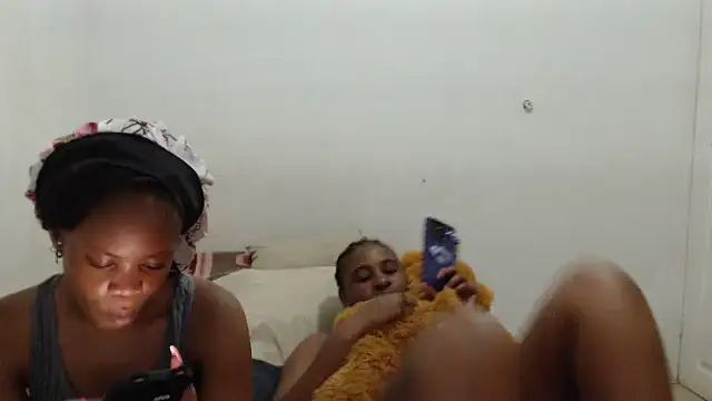 Snapshot of EssenceLovers chatting on 01/06/26, 07:39 EssenceLovers online show from 01/06/26, 07:39