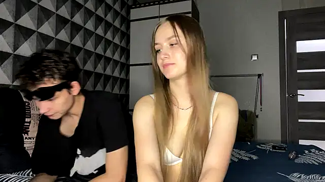 Snapshot of merycouple chatting on 09/24/25, 05:33 merycouple online show from 09/24/25, 05:33