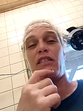 sarahkat86 online show from 10/21/25, 07:36