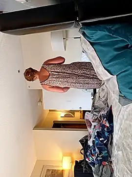 sarahkat86 online show from 12/20/25, 01:51