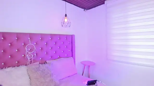 Jade rey  online show from 09/15/25, 08:20