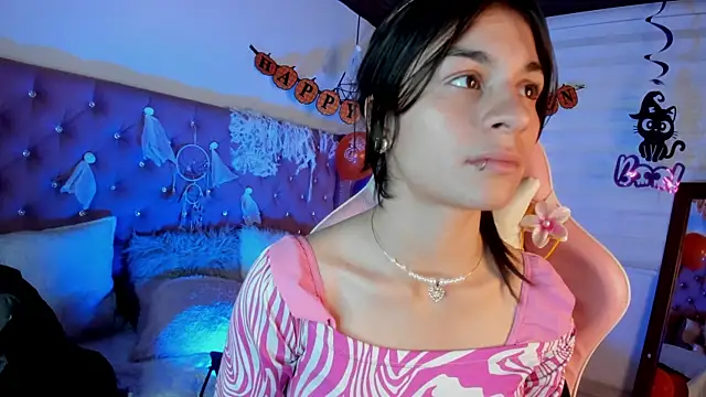 Jade rey  online show from 10/17/25, 07:27