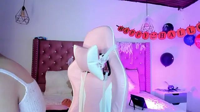 Jade rey  online show from 10/31/25, 08:10