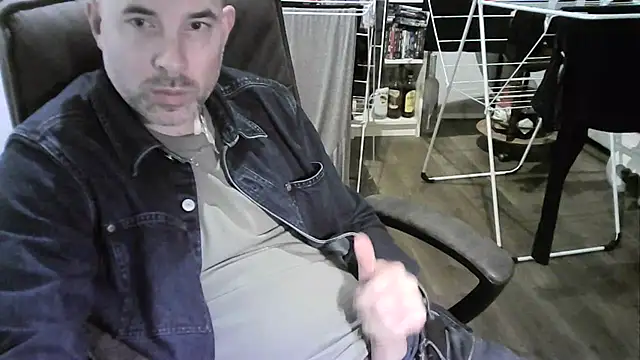 Chrisprngr online show from 10/10/25, 04:39