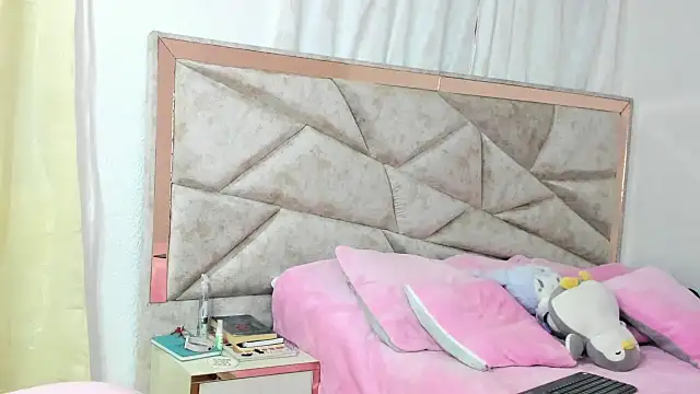 kendal hot01 online show from 09/29/25, 09:19