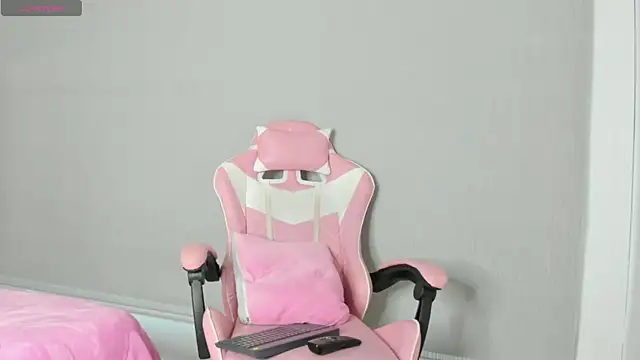 kendal hot01 online show from 11/14/25, 11:53