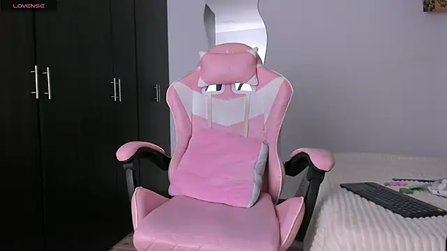 kendal hot01 online show from 04/07/26, 07:03