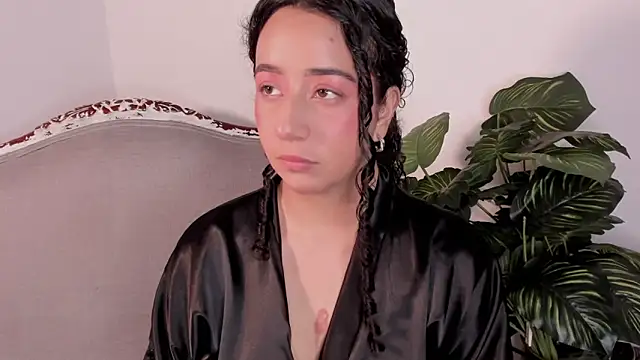 BellaSwwan online show from 11/14/25, 01:43