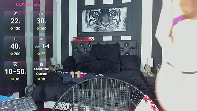 Snapshot of aliceemature4u chatting on 11/05/25, 04:01 aliceemature4u online show from 11/05/25, 04:01