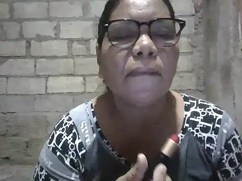 Snapshot of xxbernxxx chatting on 09/18/25, 09:22 xxbernxxx online show from 09/18/25, 09:22